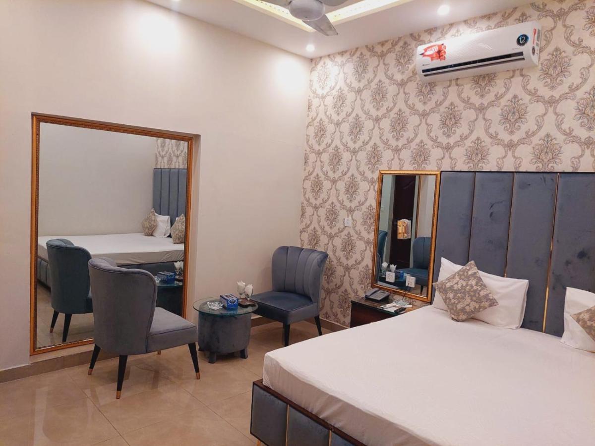 Red Fort Hotel Gulberg Lahore Exteriör bild